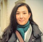 70025b1d4f41184fc1e1ae5673a879a9 A woman with long hair wearing a scarf.